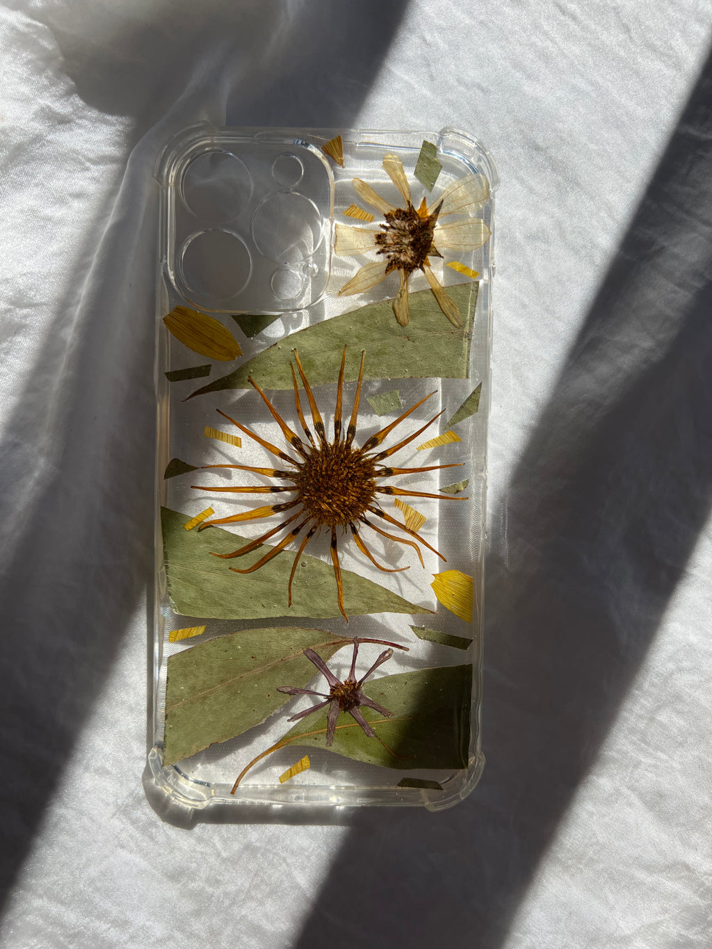 pressed flower phone case, botanical phone case, pressed flower art, handmade phone case, iphone 13 pro max case, daisy, eucalyptus gold coast, tweed heads, byron bay